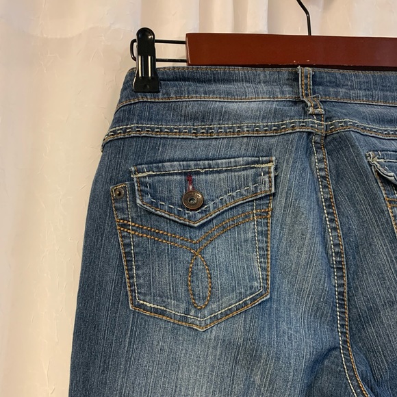 Blue Jeans Women - Picture 6 of 10